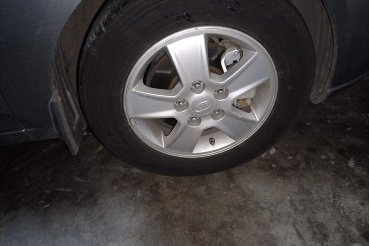 Used Kia Forte 2009 1.6L AT GL Right Front Wheel Hub