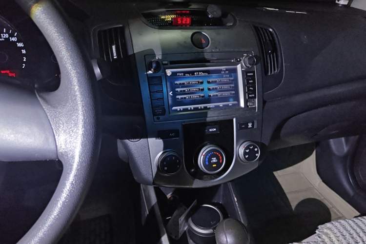 Used Kia Forte 2009 1.6L AT GL Audio And AC Panel