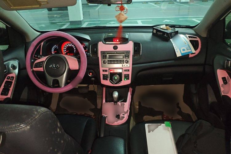 Used Kia Forte 2009 1.6L AT GLS Center Console