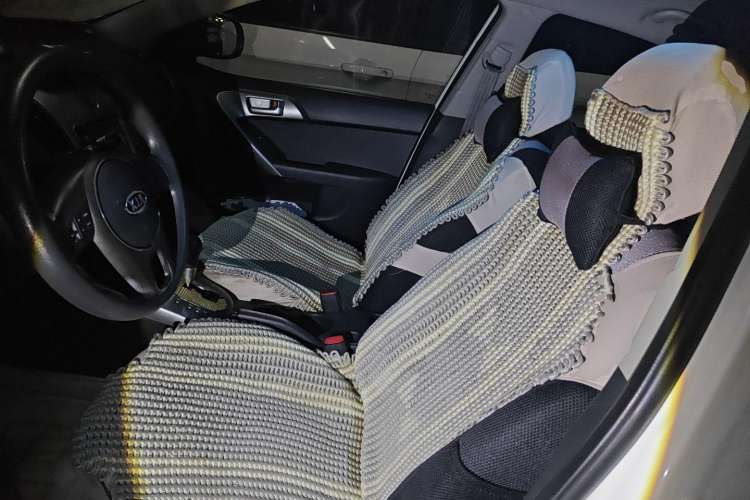 Used Kia Forte 2009 1.6L AT GL Left Front Seat