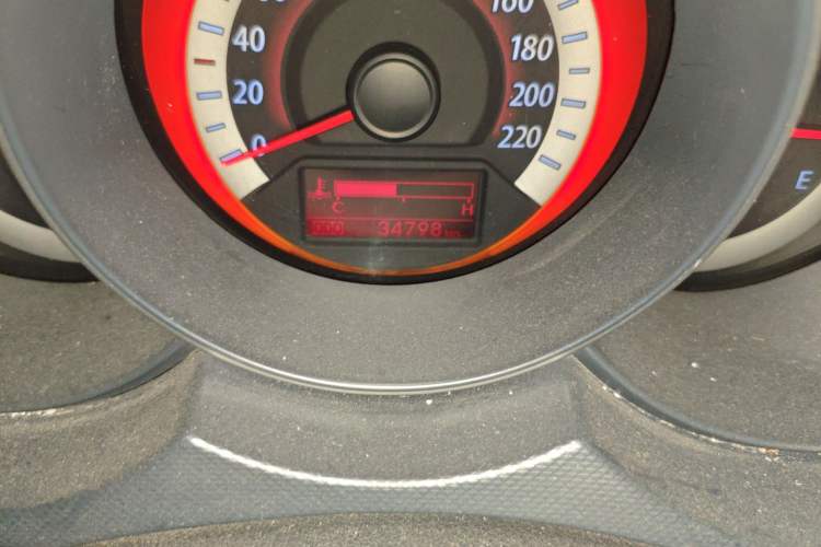 Used Kia Forte 2009 1.6L AT GLS Odometer Close Up
