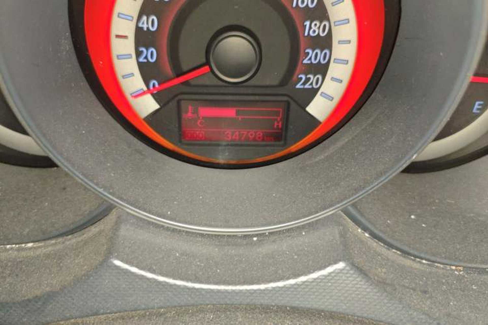 Used Kia Forte 2009 1.6L AT GLS Odometer Close Up
