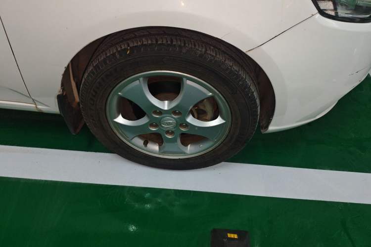 Used Kia Forte 2009 1.6L AT GLS Right Front Wheel Hub