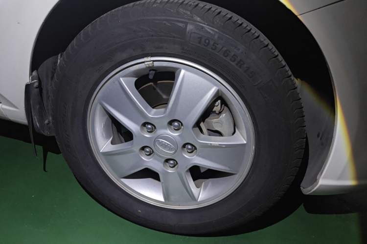 Used Kia Forte 2009 1.6L AT GL Right Front Wheel Hub