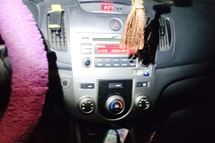 Used Kia Forte 2011 1.6L MT GLS Audio And AC Panel