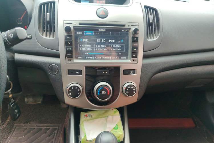 Used Kia Forte 2011 1.6L AT GL Audio And AC Panel