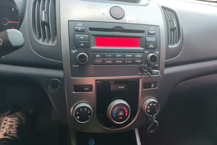 Used Kia Forte 2011 1.6L AT GL Audio And AC Panel