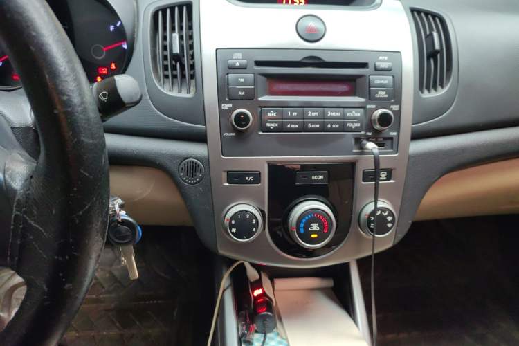 Used Kia Forte 2011 1.6L MT GL Audio And AC Panel