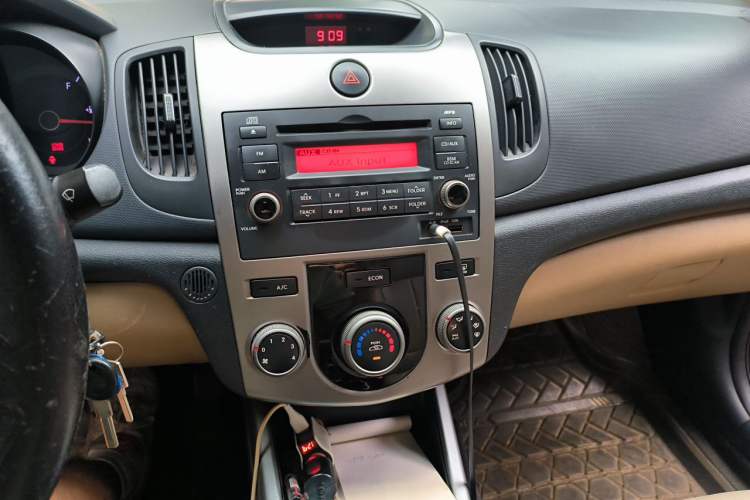 Used Kia Forte 2011 1.6L MT GL Audio And AC Panel