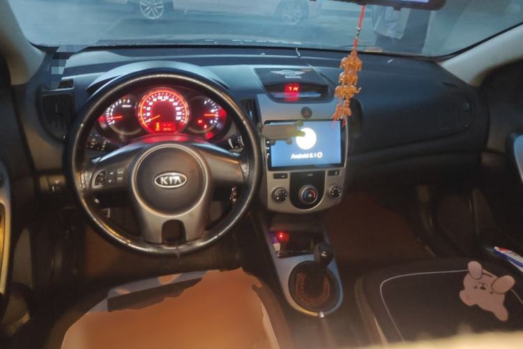 Used Kia Forte 2011 1.6L MT GLS Center Console
