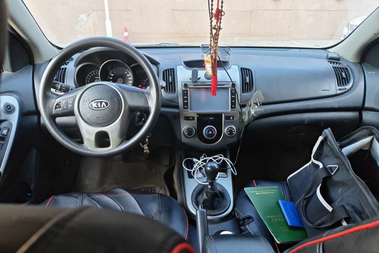 Used Kia Forte 2011 1.6L MT GL Center Console