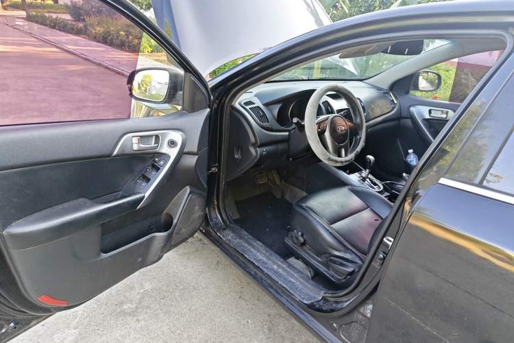 Used Kia Forte 2011 1.6L AT Premium Driver Seat