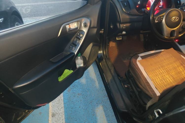 Used Kia Forte 2011 1.6L MT GLS Driver Seat