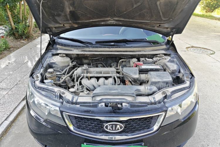 Used Kia Forte 2011 1.6L AT Premium Engine Bay