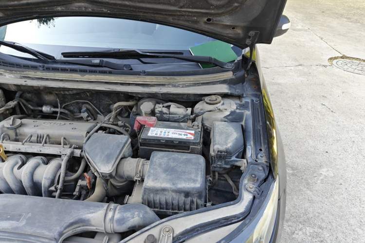 Used Kia Forte 2011 1.6L AT Premium Engine Bay Left