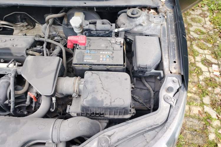 Used Kia Forte 2011 1.6L AT GL Engine Bay Left