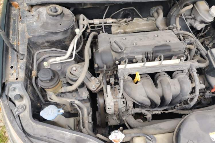 Used Kia Forte 2011 1.6L AT GL Engine Bay Right