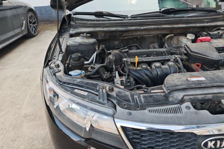Used Kia Forte 2011 1.6L AT GL Engine Bay Right