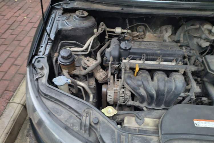 Used Kia Forte 2011 1.6L MT GL Engine Bay Right