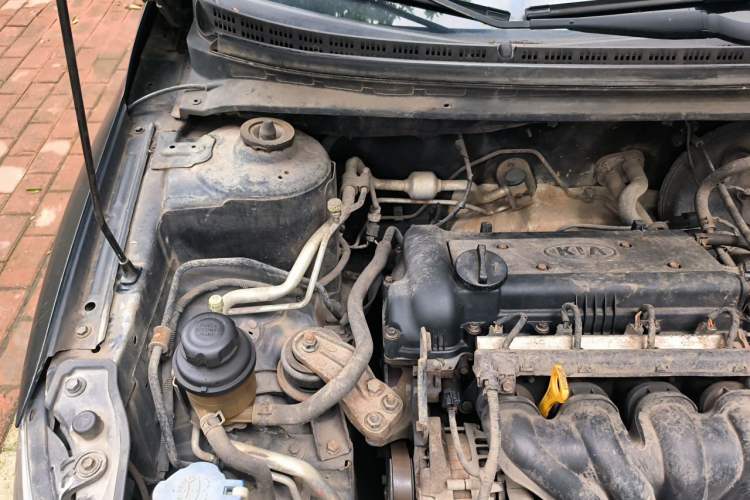 Used Kia Forte 2011 1.6L MT GL Engine Bay Right