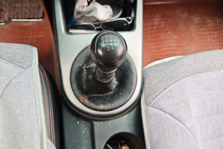 Used Kia Forte 2011 1.6L MT GL Gear Lever