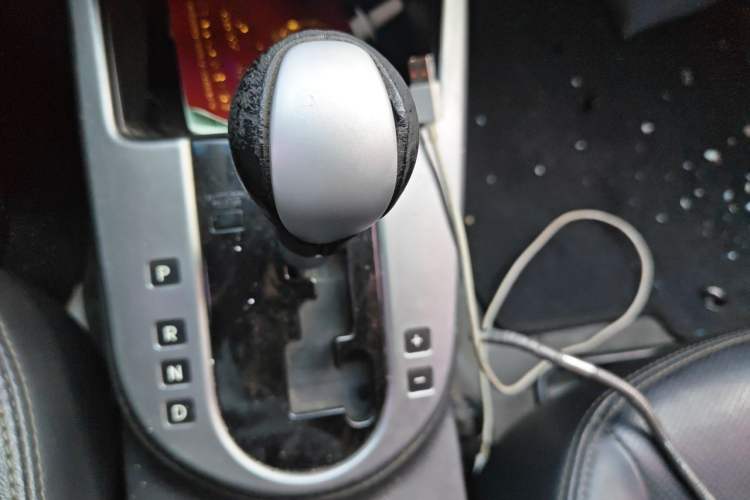 Used Kia Forte 2011 1.6L AT Premium Gear Lever