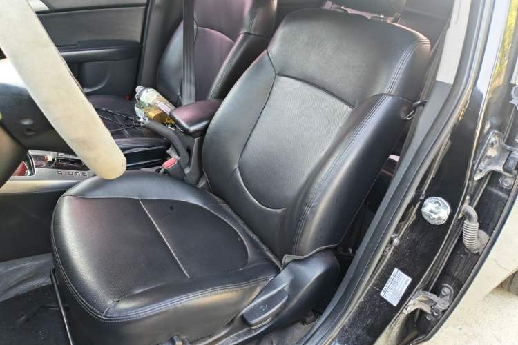 Used Kia Forte 2011 1.6L AT Premium Left Front Seat
