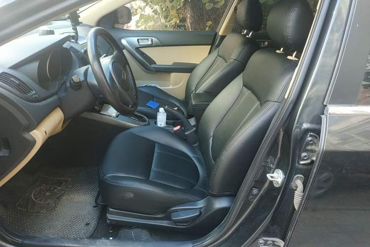 Used Kia Forte 2011 1.6L AT GL Left Front Seat