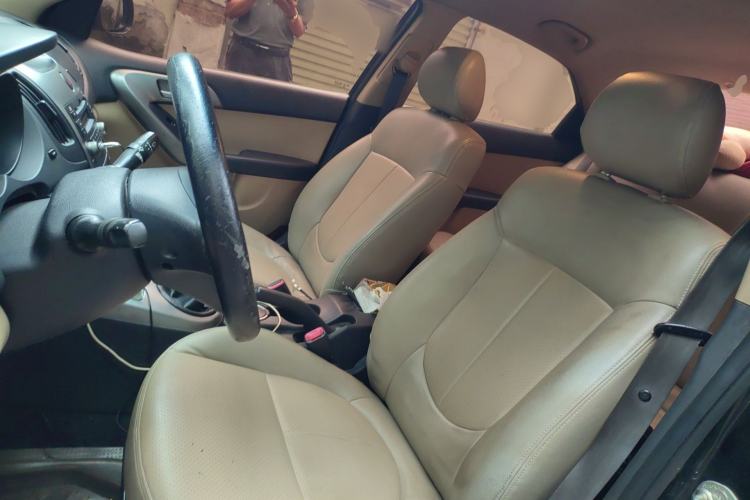 Used Kia Forte 2011 1.6L MT GL Left Front Seat