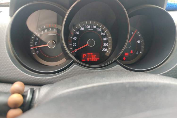Used Kia Forte 2011 1.6L AT GL Odometer Close Up