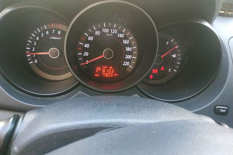 Used Kia Forte 2011 1.6L AT GL Odometer Close Up
