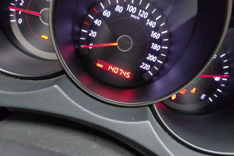 Used Kia Forte 2011 1.6L MT GL Odometer Close Up