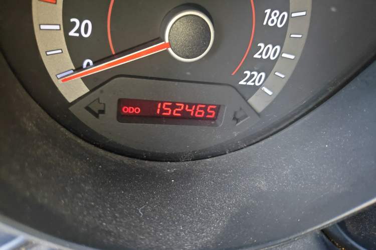 Used Kia Forte 2011 1.6L MT GL Odometer Close Up