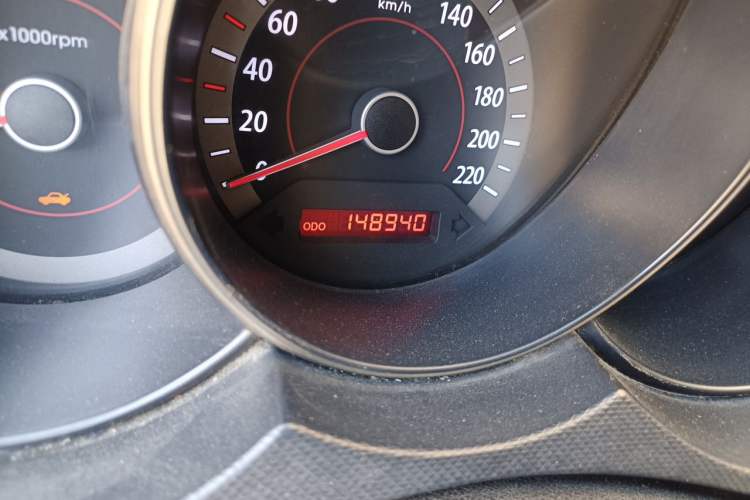 Used Kia Forte 2011 1.6L MT GL Odometer Close Up