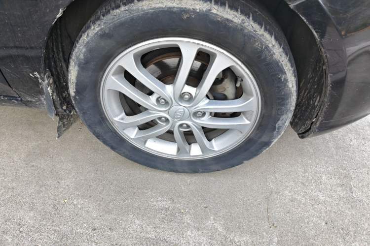 Used Kia Forte 2011 1.6L AT Premium Right Front Wheel Hub
