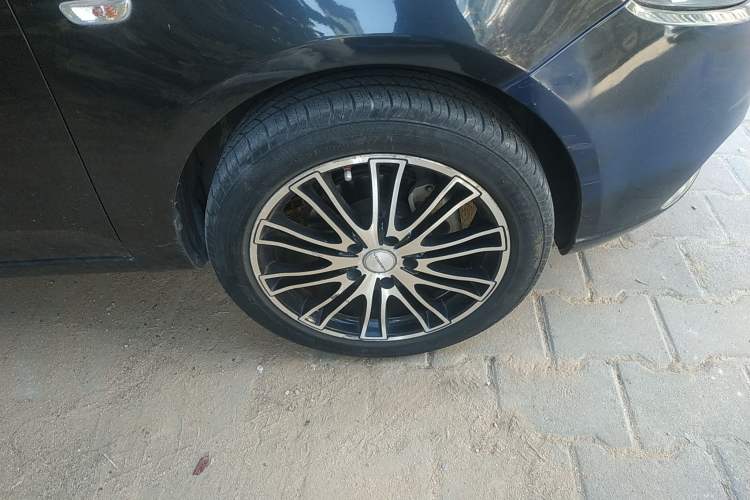 Used Kia Forte 2011 1.6L AT GL Right Front Wheel Hub