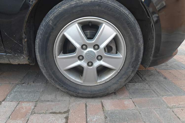 Used Kia Forte 2011 1.6L MT GL Right Front Wheel Hub