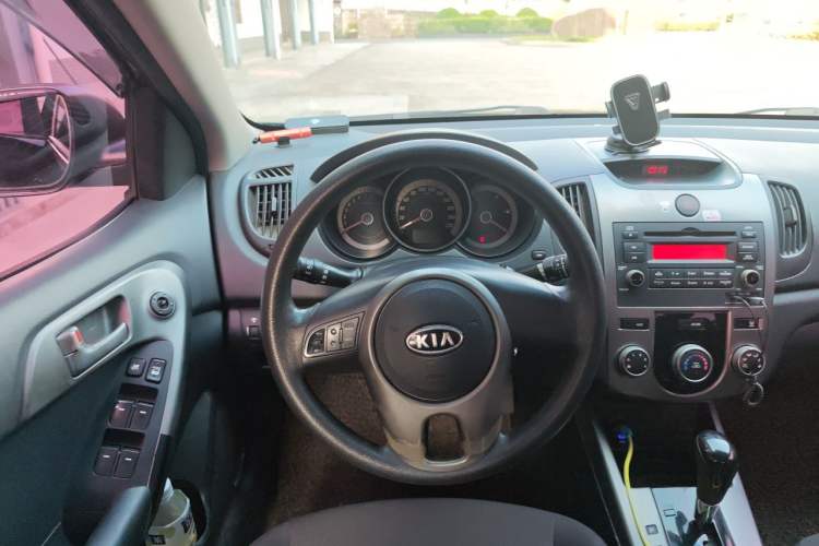 Used Kia Forte 2011 1.6L AT GL Steering Wheel