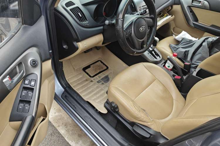 Used Kia Forte 2011 1.6L AT Premium Driver Seat