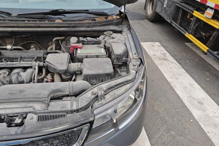Used Kia Forte 2011 1.6L AT Premium Engine Bay Left