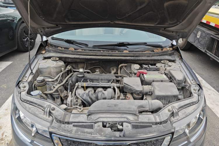 Used Kia Forte 2011 1.6L AT Premium Engine Bay