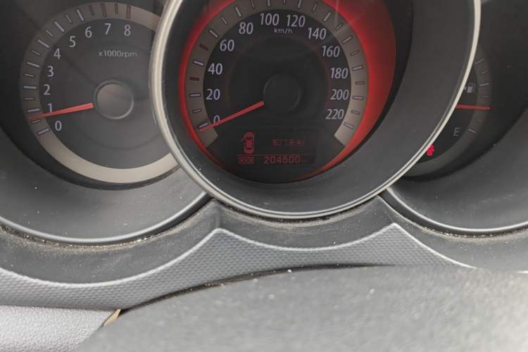 Used Kia Forte 2011 1.6L AT Premium Odometer Close Up