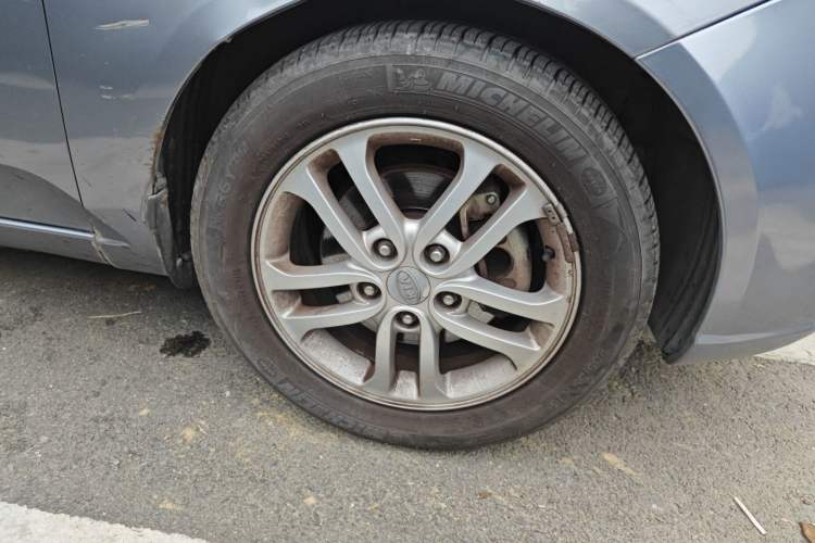 Used Kia Forte 2011 1.6L AT Premium Right Front Wheel Hub