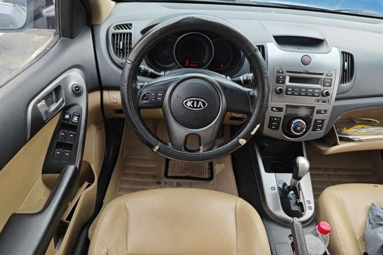 Used Kia Forte 2011 1.6L AT Premium Steering Wheel