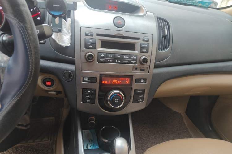 Used Kia Forte 2011 1.6L AT Premium Audio And AC Panel
