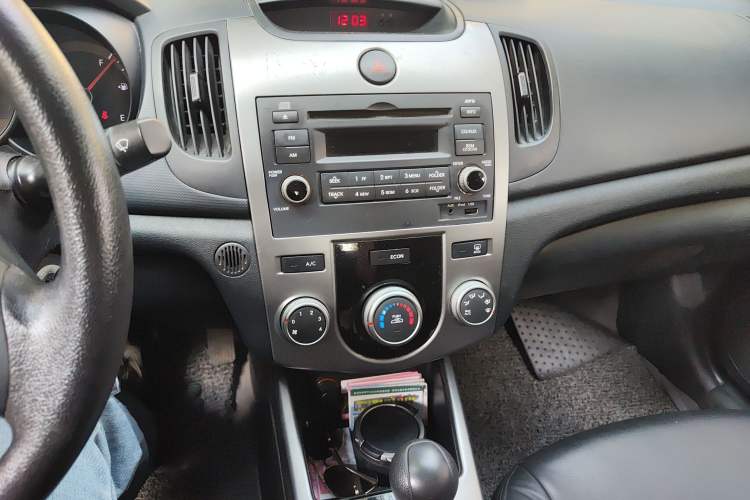 Used Kia Forte 2011 1.6L AT GL Audio And AC Panel