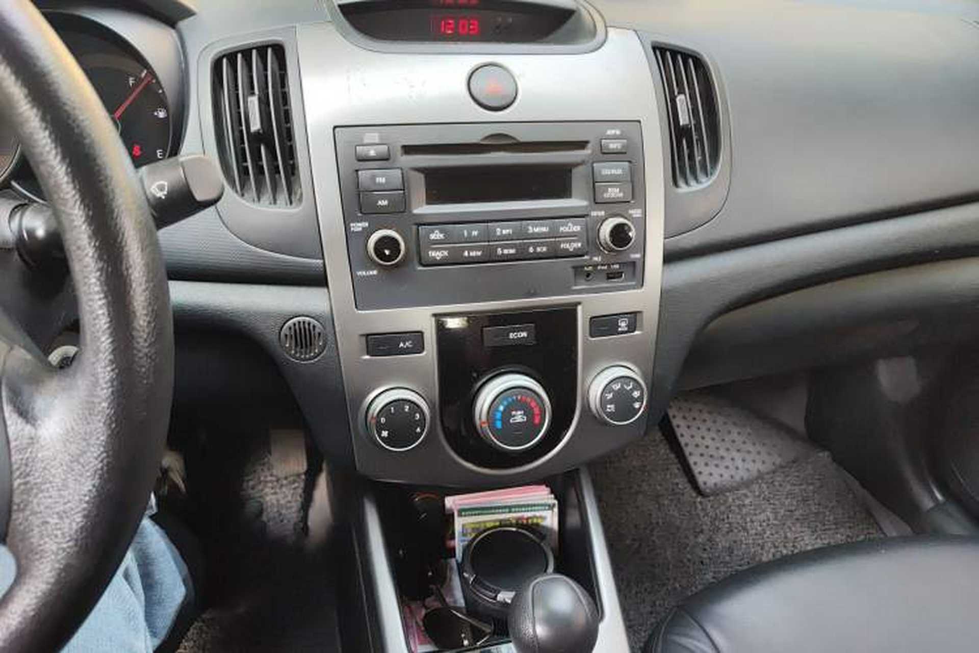 Used Kia Forte 2011 1.6L AT GL Audio And AC Panel