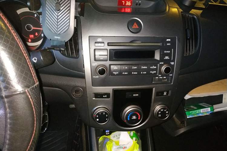Used Kia Forte 2011 1.6L AT GL Audio And AC Panel