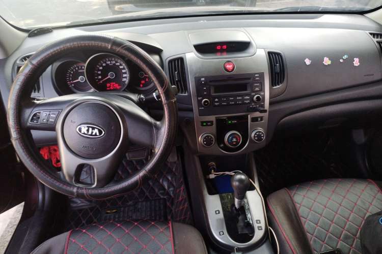Used Kia Forte 2011 1.6L AT GL Center Console