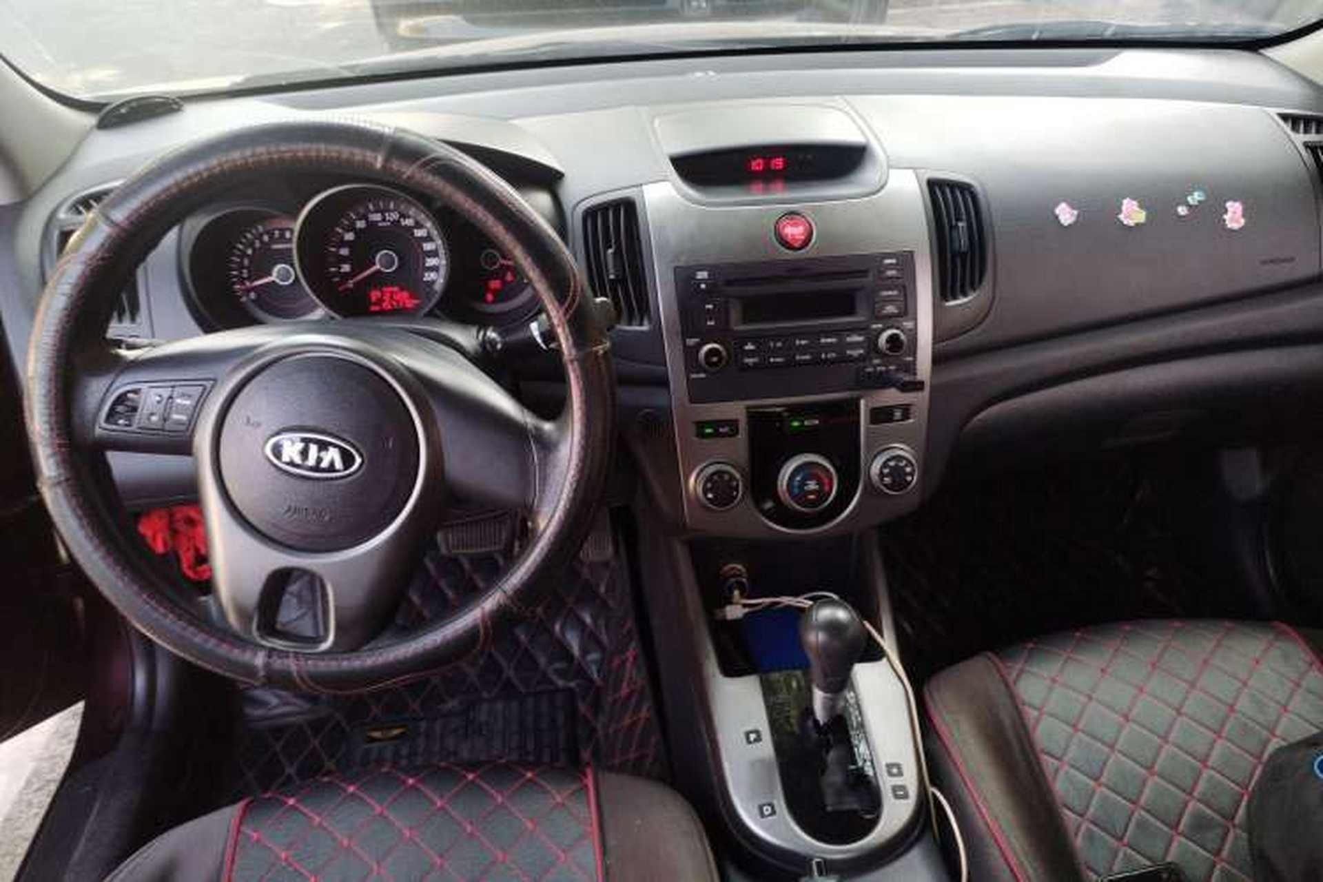 Used Kia Forte 2011 1.6L AT GL Center Console